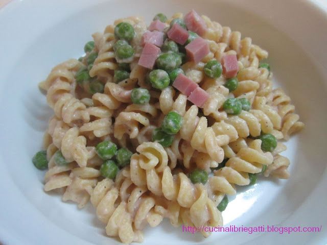 Fusilli piselli e crema di prosciutto cotto 8 fusilli pasta ricetta prosciutto cotto piselli boscaiola panna