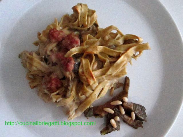pasta carciofi salsiccia pinoli besciamella tagliatelle ricetta