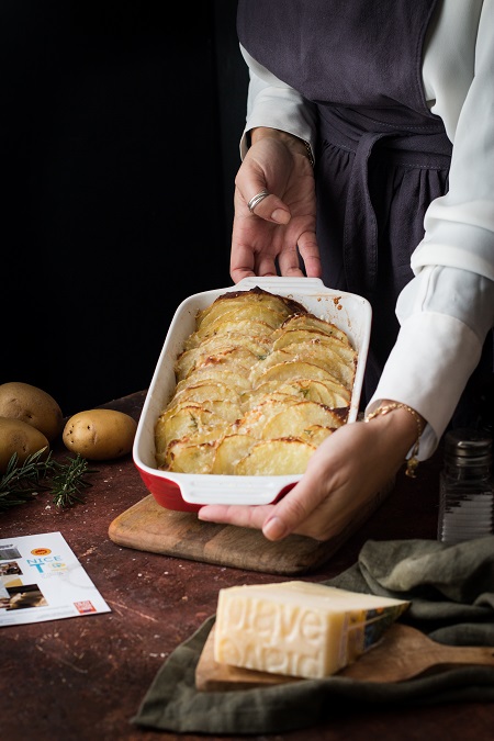 Patate al forno croccanti con formaggio Piave Dop
