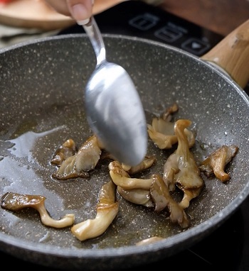 Risotto di quinoa con zucca e funghi al profumo di salvia 5 preparazione risotto di quinoa