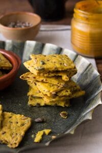 cracker di farro con semi