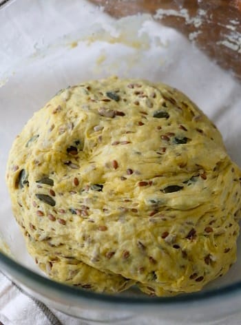 impasto cracker di farro con semi