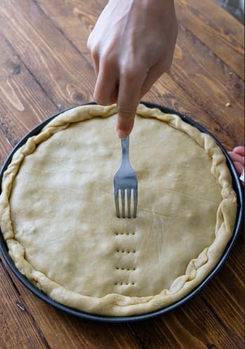 preparazione torta salata carciofi e patate