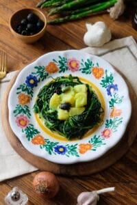 Nidi di agretti con patate e salsa agli asparagi 3 nidi di agretti