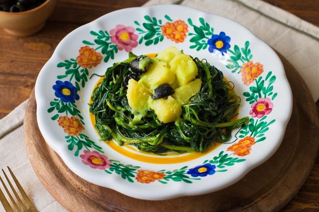 Nidi di agretti con patate e salsa agli asparagi 1 nidi di barba di frate