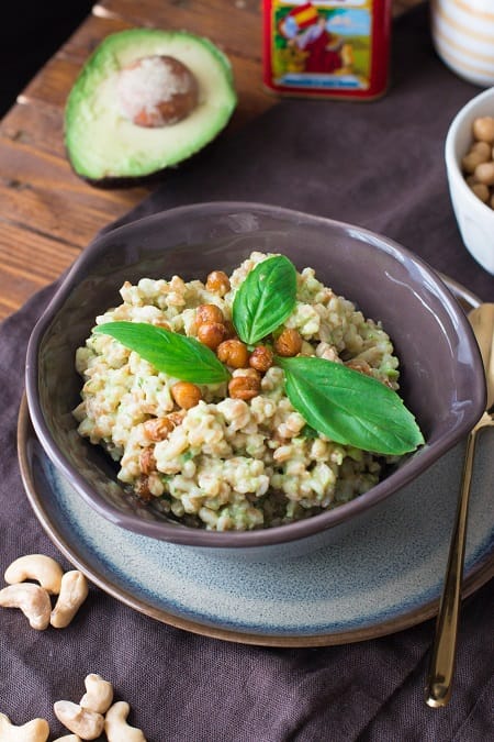 insalata di farro con pesto di avocado