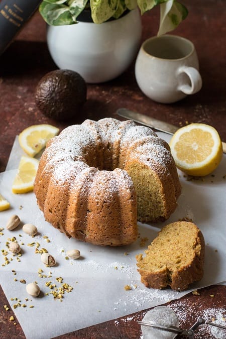 torta con avocado pistacchi e limone