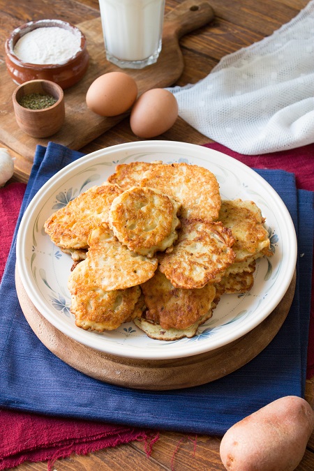 Frittelle di patate le Bramboráčky ceche 2 frittelle di patate
